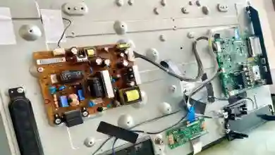 آبخوردگی پنل تلویزیون