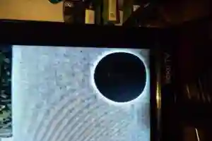 لکه سیاه روی صفحه تلویزیون